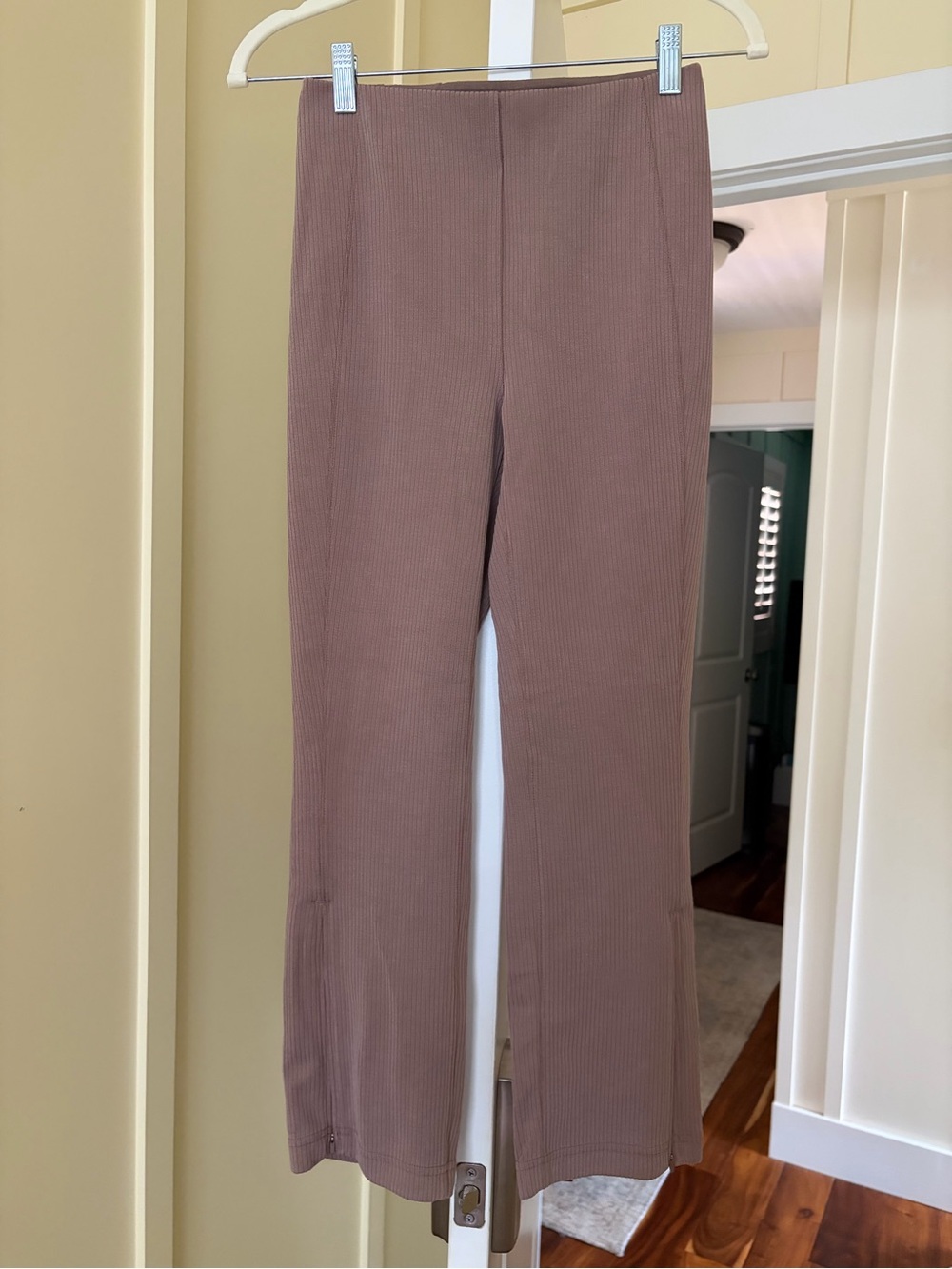 lululemon athletica Ribbed Softstreme HR crop 25” size 4 Pants NWT